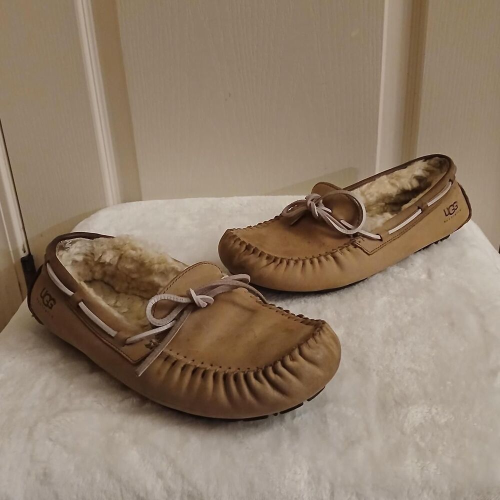 UGG Women's Dakota Moccasin Slippers Chestnut Tan 9 Classic Cozy Basic Lounge